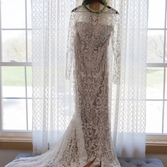 Wedding Dress - Picture 4 of 8